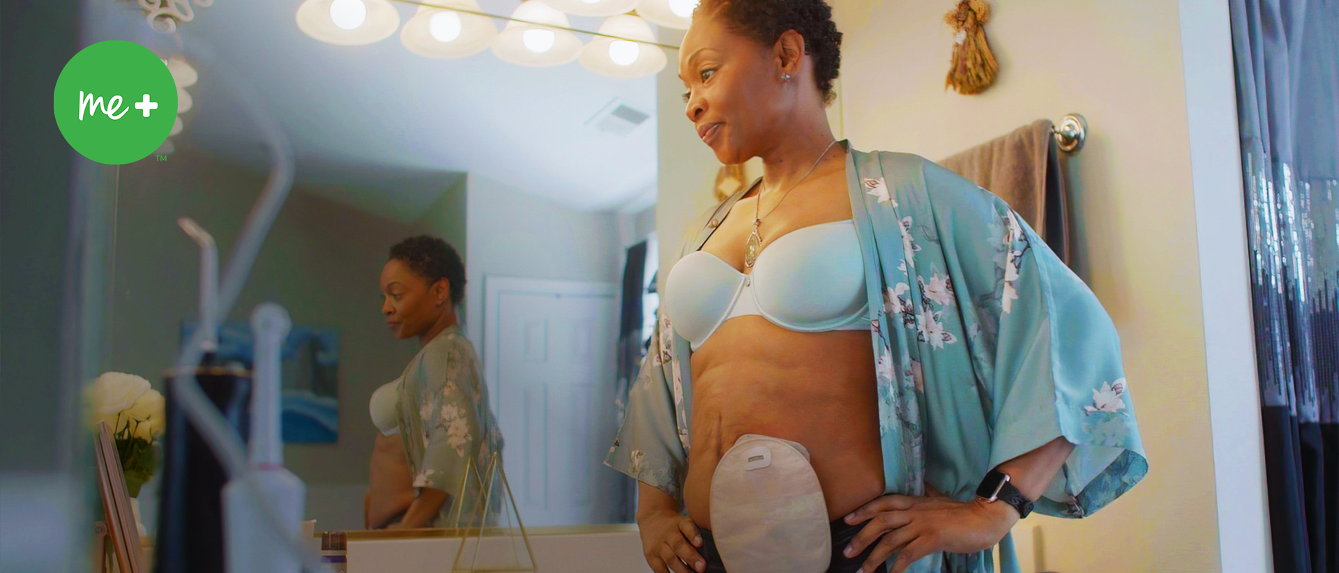 장루 주머니를 든 여성